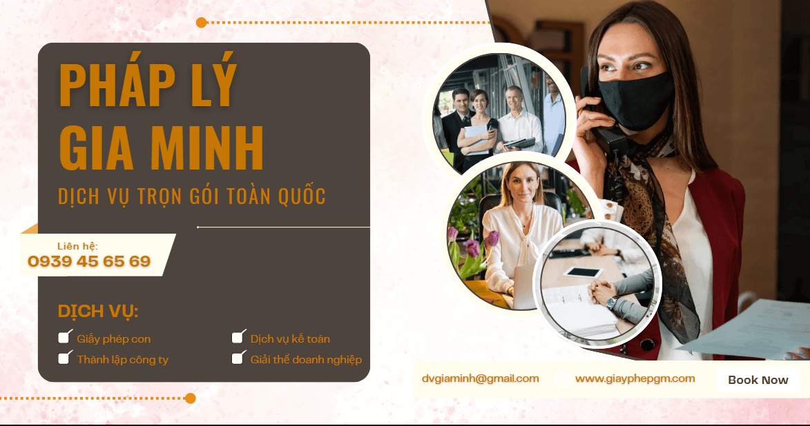 Cán bộ tiếp nhận hồ sơ thuế Tam Đảo 