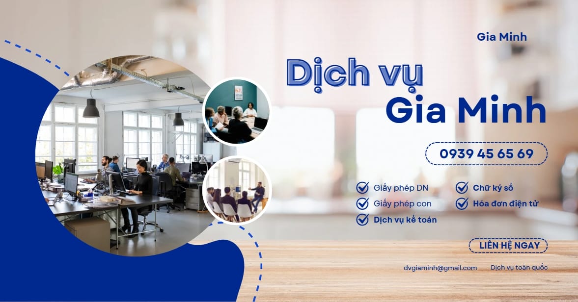 Cán bộ thuế hướng dẫn người dân Mường Ảng