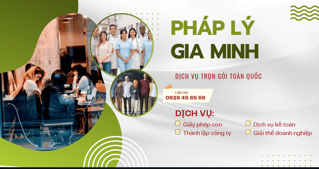 Nhân viên nail đang phục vụ khách hàng